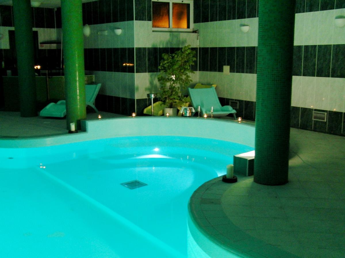 Wellness Hotel Kastiel Jaslovske Bohunice Exterior photo